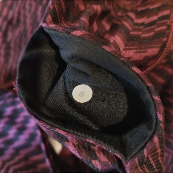 Lululemon Wunder Under Crop III in Shifted Horizon Red Grape Black Size 6 - Picture 11 of 12